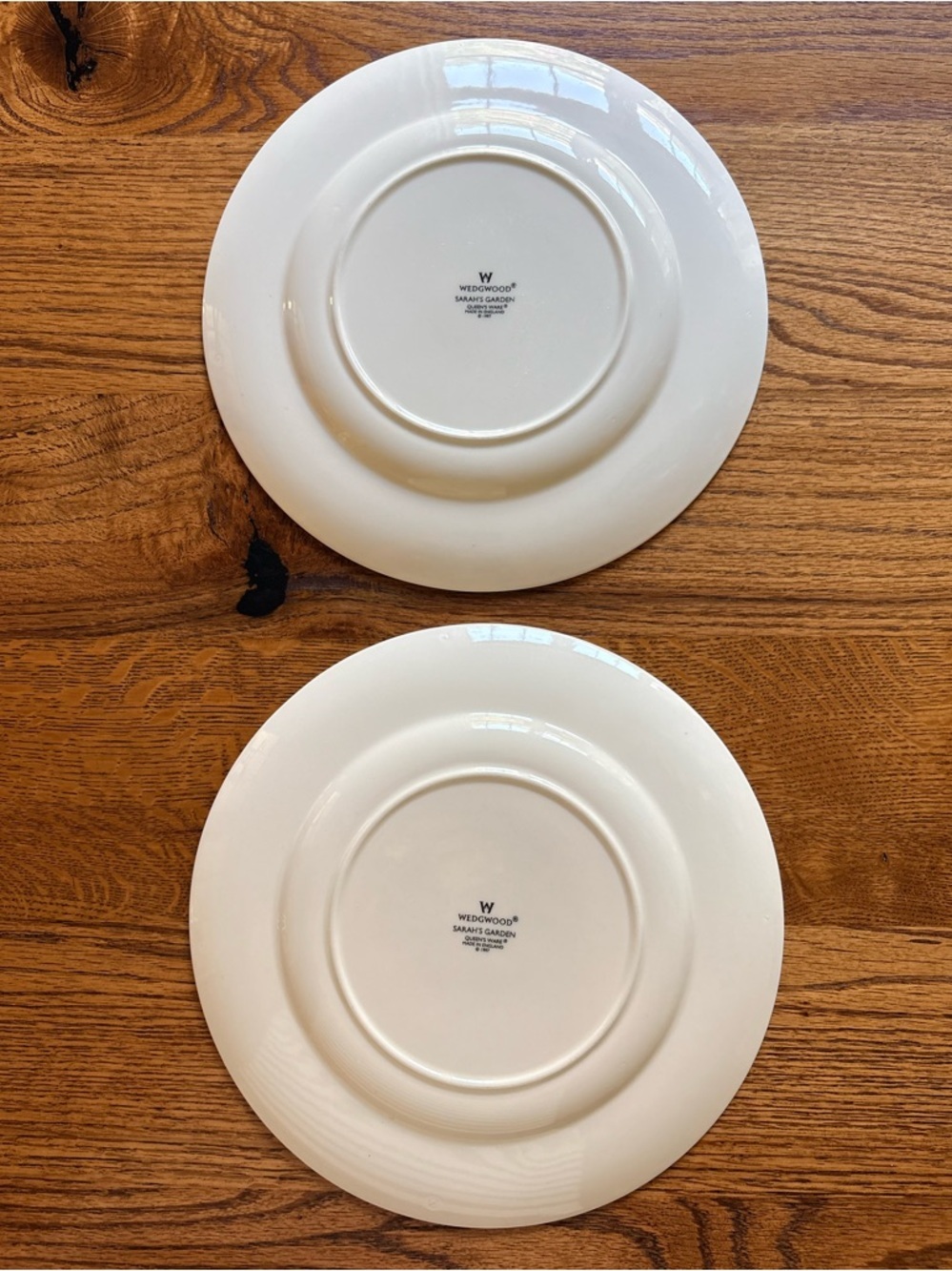 Wedgwood 1997 Sarah’s Garden (2) Green Rim Dinner Plates- Made in England - Picture 9 of 15